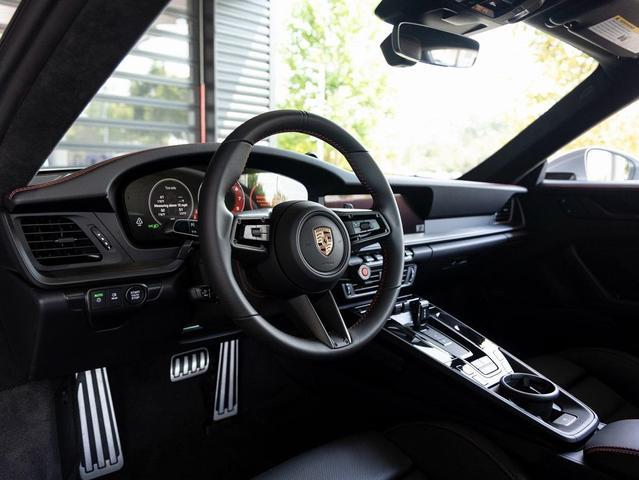 Photo of 2025 Ice Porsche 911