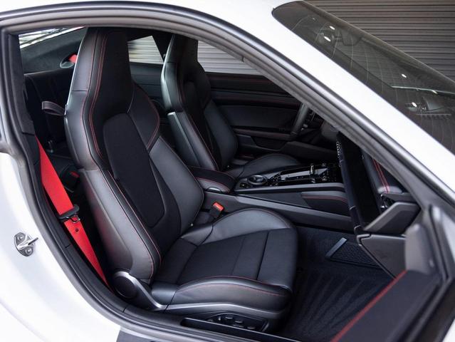 Photo of 2025 Ice Porsche 911