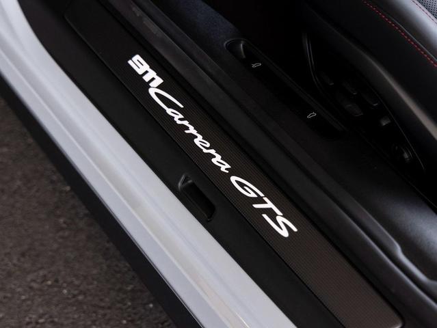 Photo of 2025 Ice Porsche 911