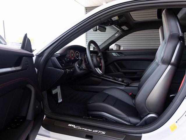 Photo of 2025 Ice Porsche 911