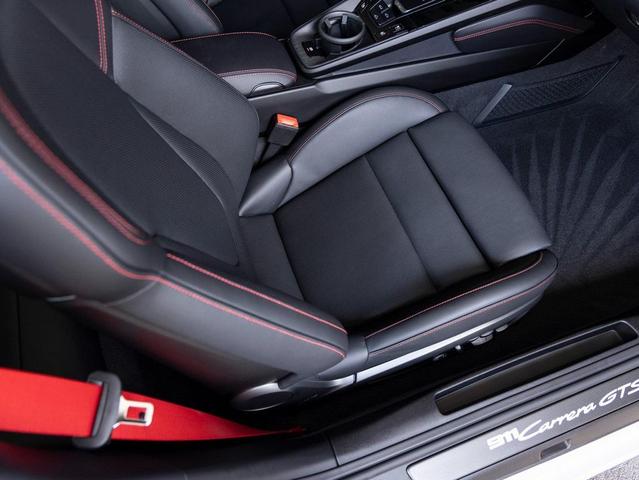 Photo of 2025 Ice Porsche 911