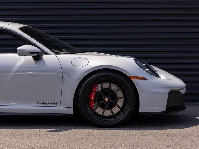 Photo of 2025 Ice Porsche 911