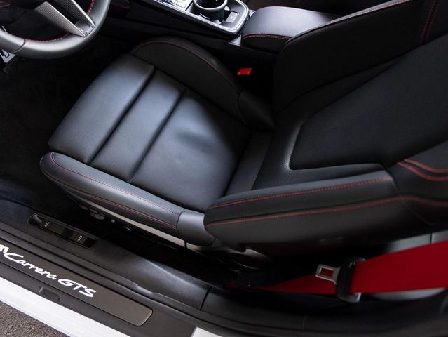 Photo of 2025 Ice Porsche 911