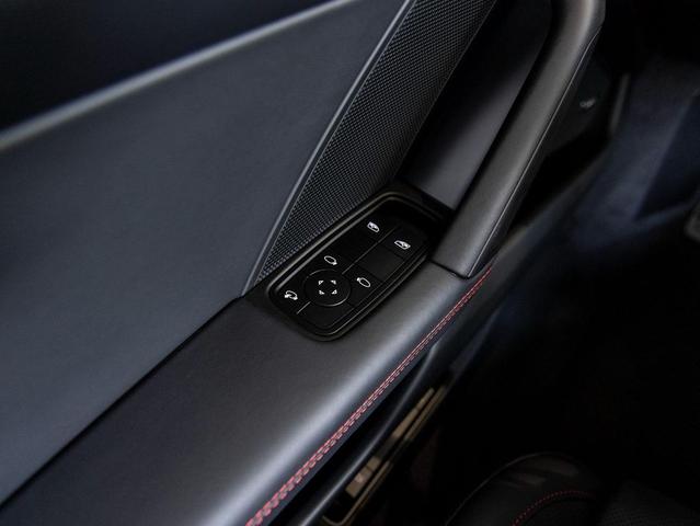 Photo of 2025 Ice Porsche 911
