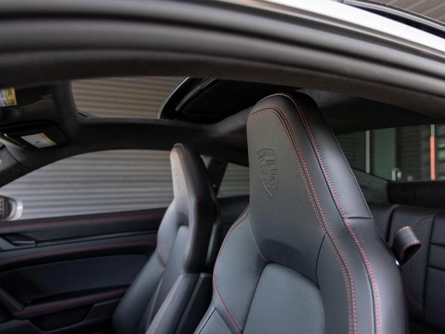 Photo of 2025 Ice Porsche 911
