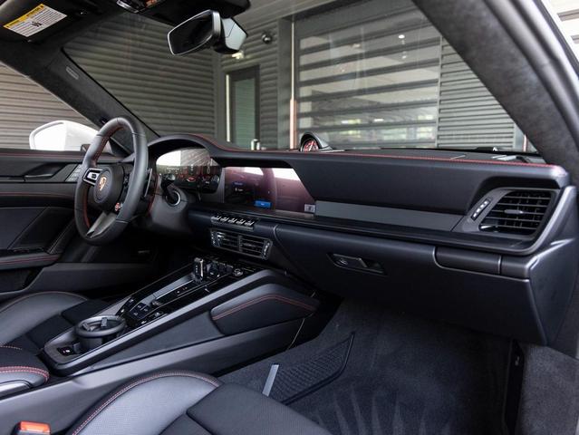 Photo of 2025 Ice Porsche 911