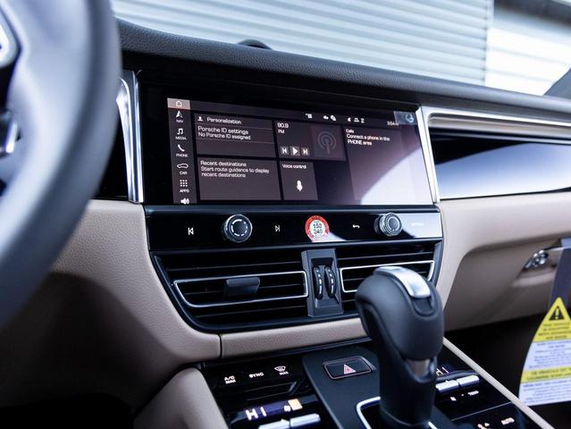 Photo of 2025 Carrara White Metallic Porsche Macan