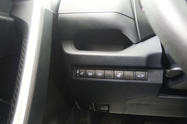 Photo of 2023 Ice Cap Toyota RAV4
