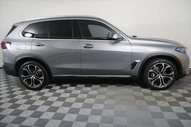 Photo of 2024 Gray Metallic BMW X5
