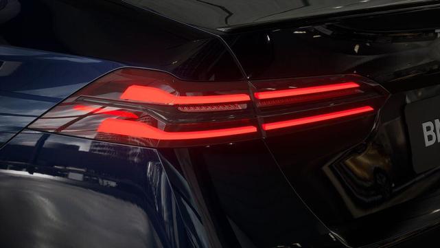 Photo of 2026 Carbon Black Metallic BMW 530