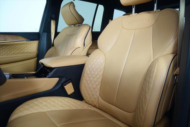 Photo of 2025 Bright White Clearcoat Jeep Grand Cherokee