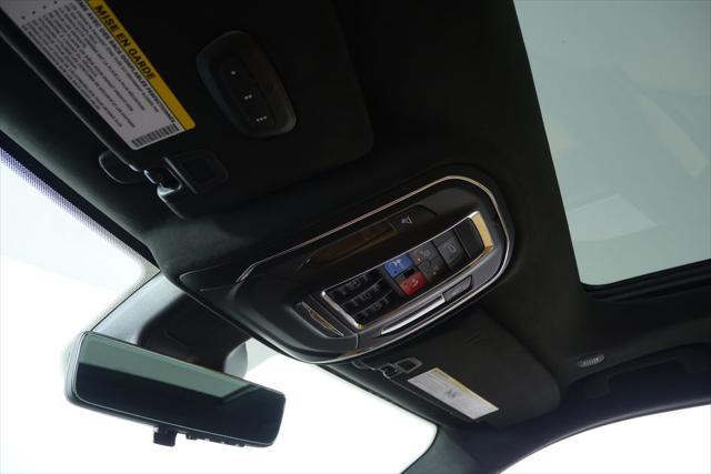 Photo of 2025 Bright White Clearcoat Jeep Grand Cherokee
