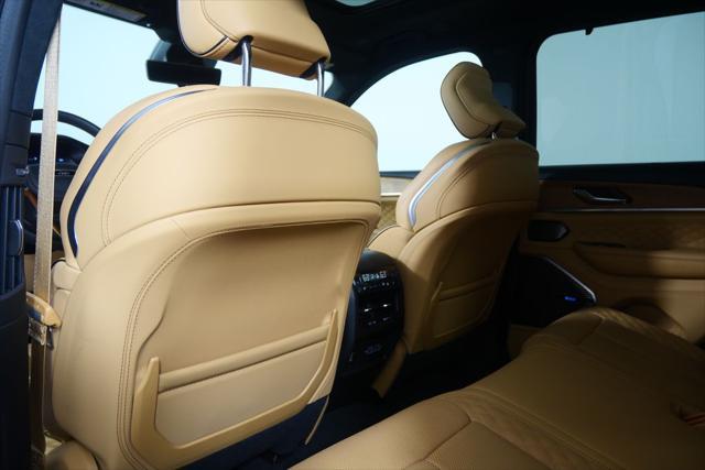 Photo of 2025 Bright White Clearcoat Jeep Grand Cherokee