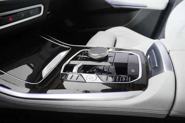 Photo of 2024 Mineral White Metallic BMW X5