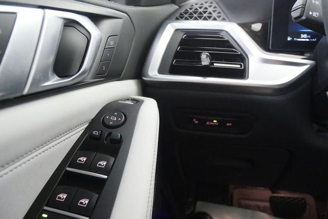 Photo of 2024 Mineral White Metallic BMW X5