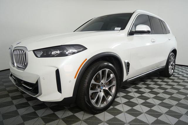 Photo of 2024 Mineral White Metallic BMW X5