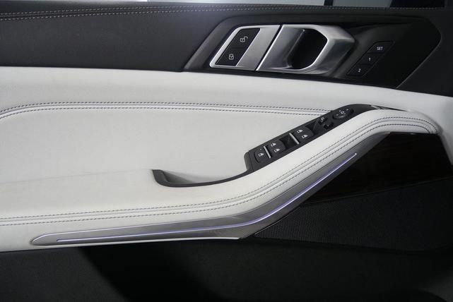 Photo of 2024 Mineral White Metallic BMW X5