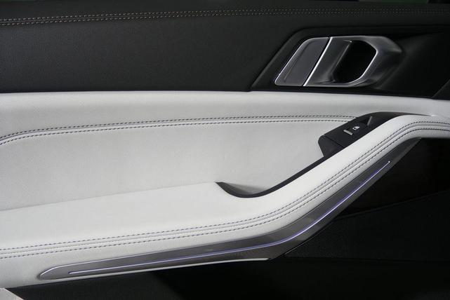 Photo of 2024 Mineral White Metallic BMW X5