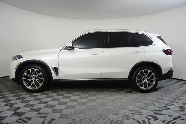 Photo of 2024 Mineral White Metallic BMW X5