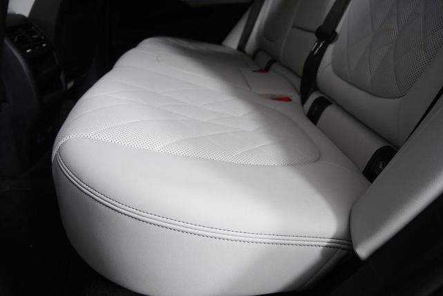 Photo of 2024 Mineral White Metallic BMW X5