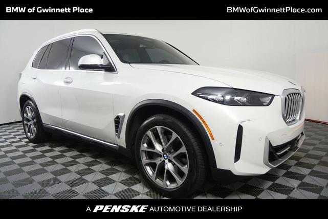 Photo of 2024 Mineral White Metallic BMW X5