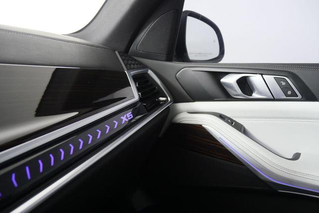 Photo of 2024 Mineral White Metallic BMW X5