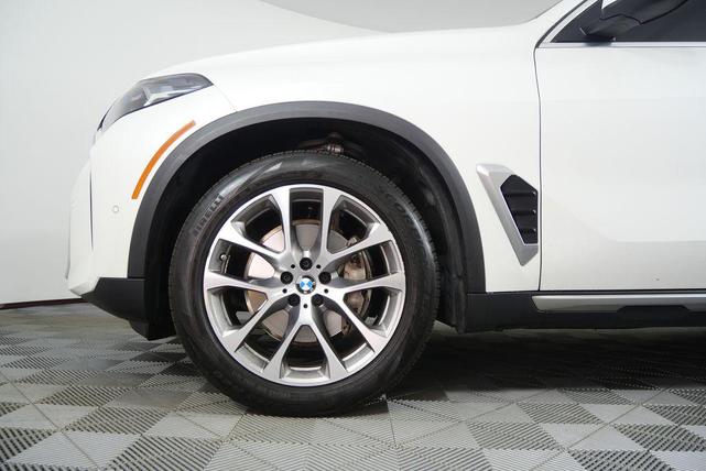 Photo of 2024 Mineral White Metallic BMW X5
