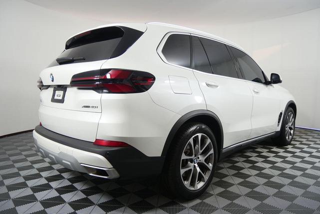 Photo of 2024 Mineral White Metallic BMW X5