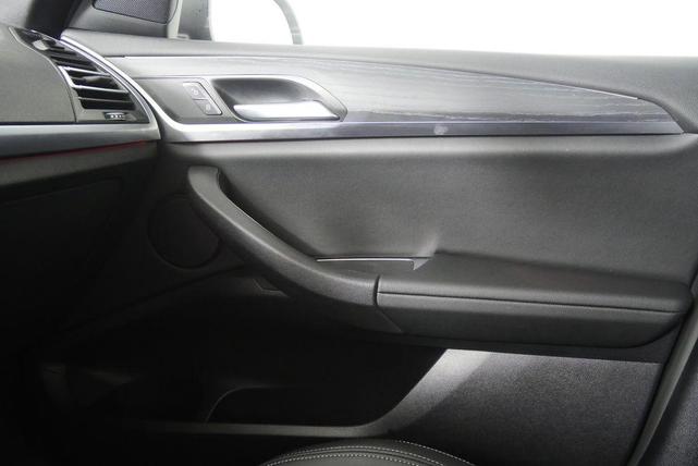 Photo of 2024 Alpine White BMW X4
