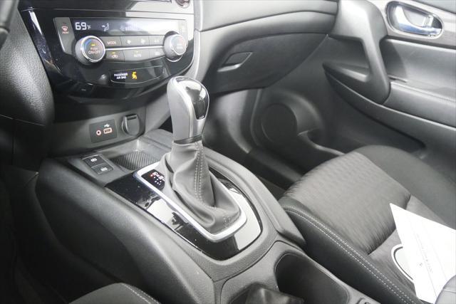 Photo of 2019 Magnetic Black Pearl Nissan Rogue
