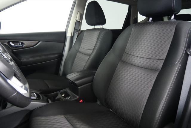 Photo of 2019 Magnetic Black Pearl Nissan Rogue