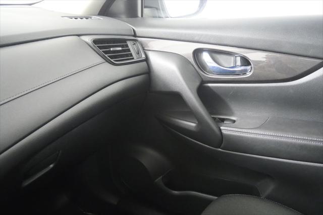 Photo of 2019 Magnetic Black Pearl Nissan Rogue