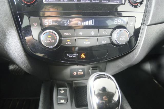 Photo of 2019 Magnetic Black Pearl Nissan Rogue