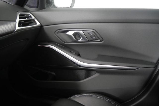 Photo of 2025 Black Sapphire Metallic BMW 330