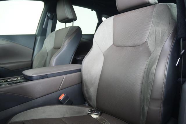 Photo of 2024 Eminent White Pearl Lexus RX 350