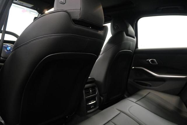Photo of 2025 Black Sapphire Metallic BMW 330