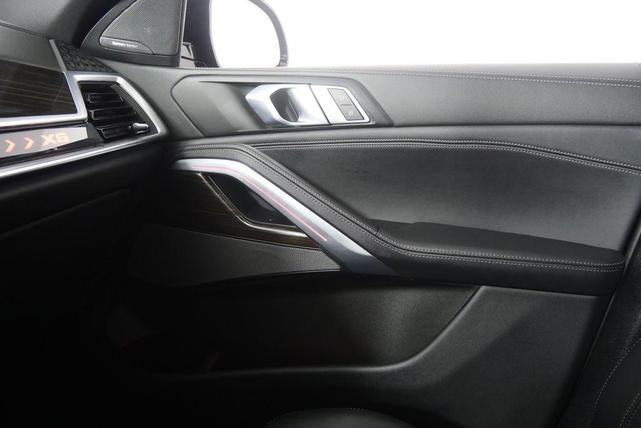 Photo of 2024 Carbon Black Metallic BMW X6