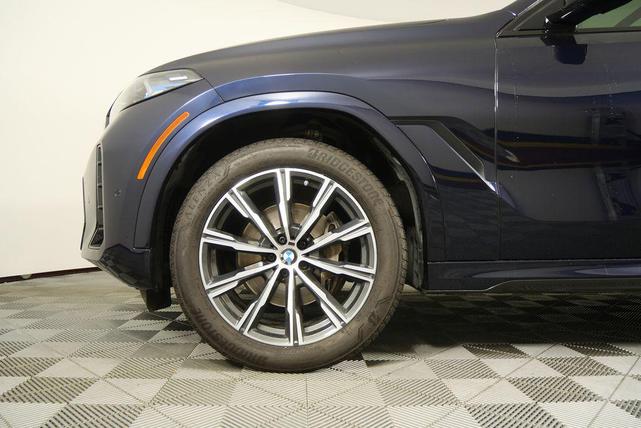Photo of 2024 Carbon Black Metallic BMW X6
