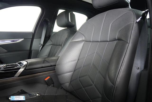 Photo of 2024 Black Sapphire Metallic BMW 760