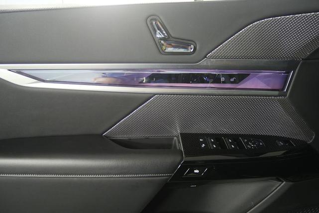 Photo of 2024 Black Sapphire Metallic BMW 760
