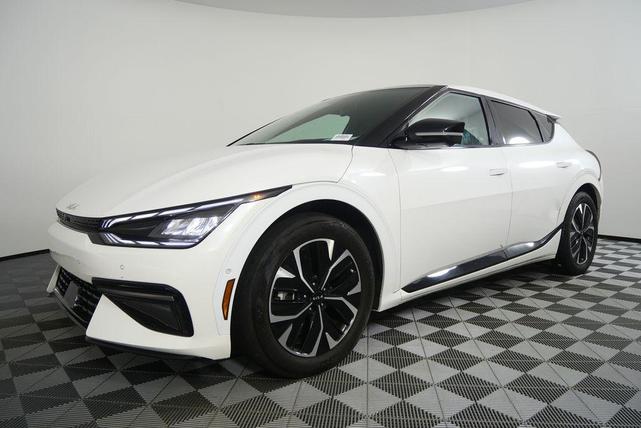 Photo of 2022 Snow White Pearl Kia EV6