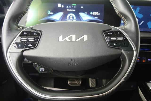 Photo of 2022 Snow White Pearl Kia EV6