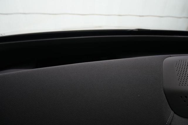 Photo of 2025 Mineral White Metallic BMW iX