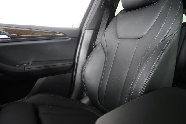 Photo of 2024 Mineral White Metallic BMW X4