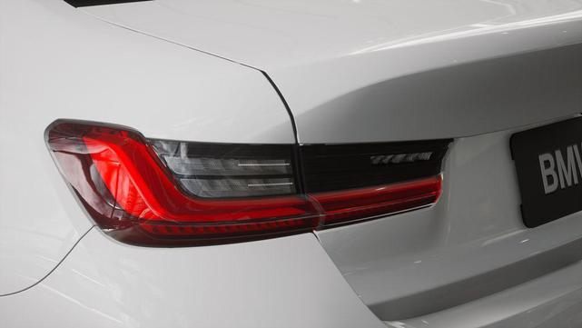 Photo of 2026 Alpine White BMW 330