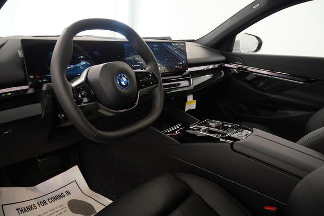 Photo of 2025 Mineral White Metallic BMW i5