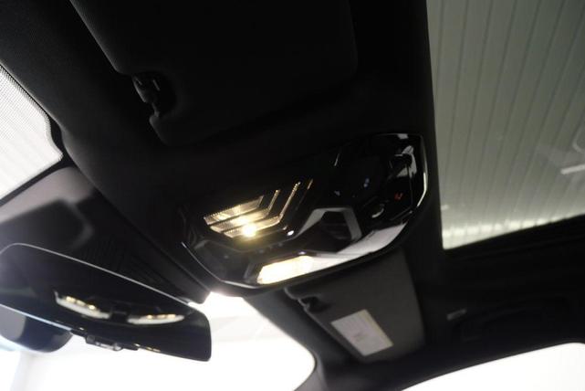 Photo of 2025 Mineral White Metallic BMW i5