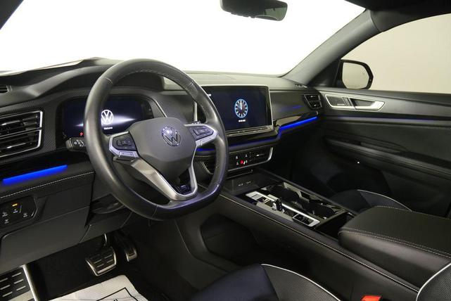 Photo of 2024 Deep Black Volkswagen Atlas Cross Sport