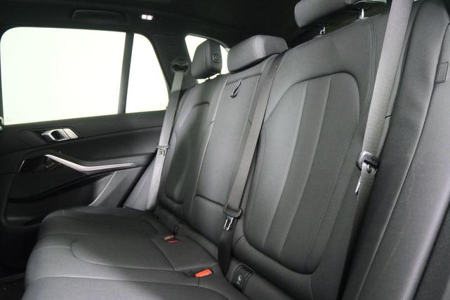 Photo of 2020 Black Sapphire Metallic BMW X5