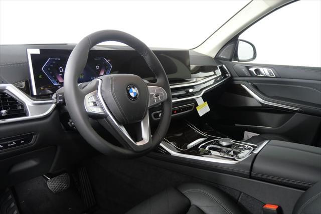 Photo of 2025 Skyscraper Grey Metallic BMW X7